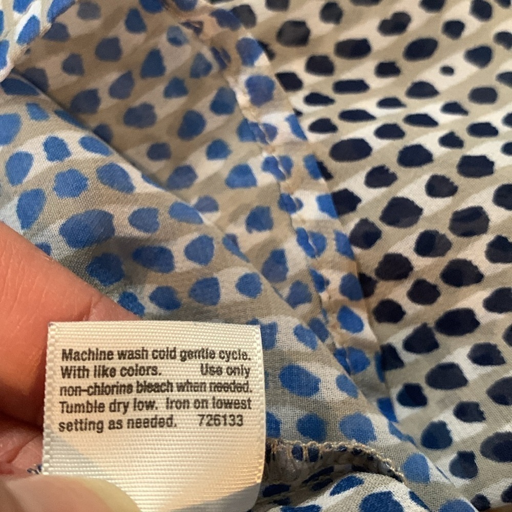 Lovely, Semi-Sheer a.n.a. Short Sleeve Blouse Size Large NWOT - Picture 5 of 5